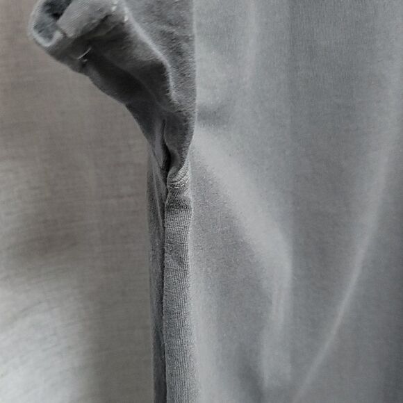 Men's Gray Under Armour Teeshirt - Picture 4 of 5